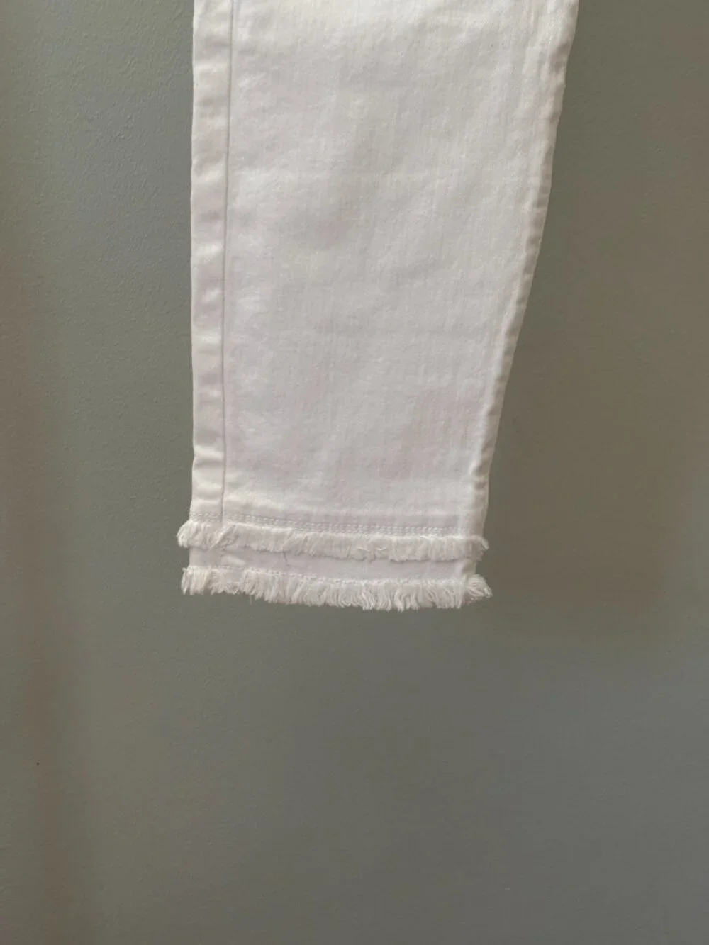 LOFT White Skinny Jeans Frayed Hem 30/10 NWT - Picture 2 of 6